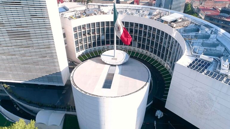 Luego de viajes de Noroña a Europa en clase premier, Senado se aprieta el cinturón