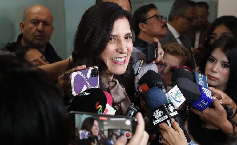 Refrenda Kenia López Rabadán su compromiso con la productividad legislativa