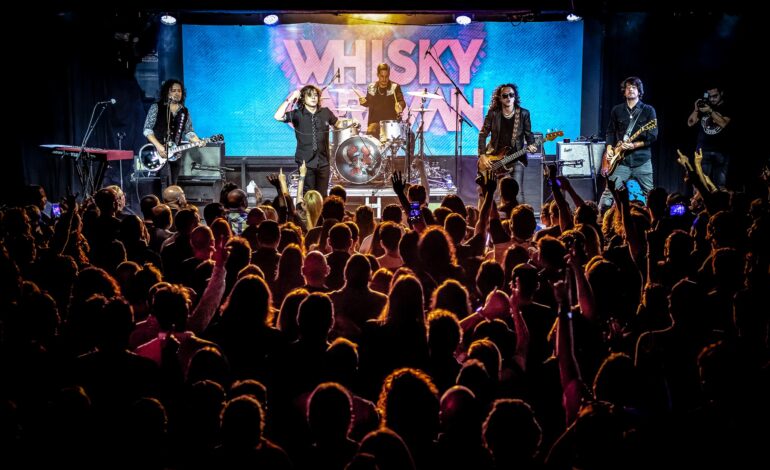 Whisky Caravan y Kutxi Romero de Marea incendian el rock en español con “Una y Otra Vez…”