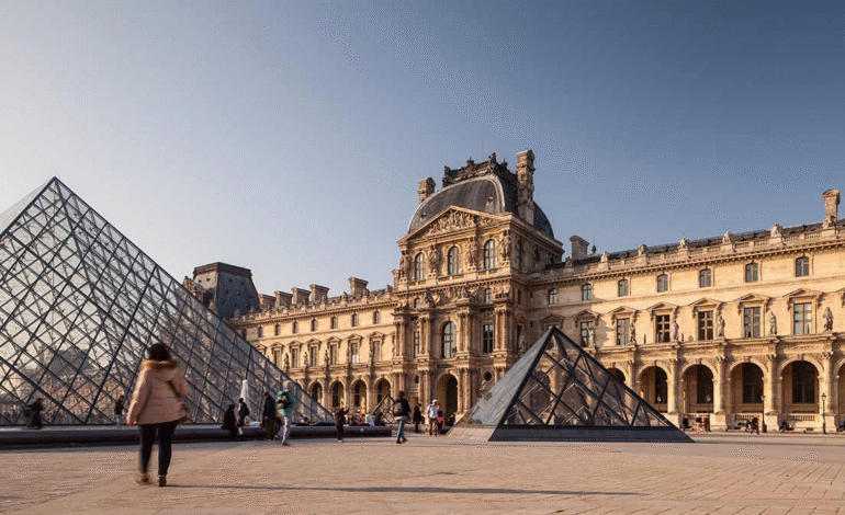 El Louvre reabre sus puertas tres días después del espectacular roboBorrador automático