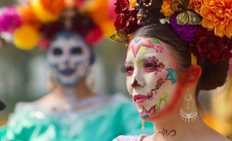 Celebra el Día de Muertos con arte, tradición y memoria en la Ciudad de México.