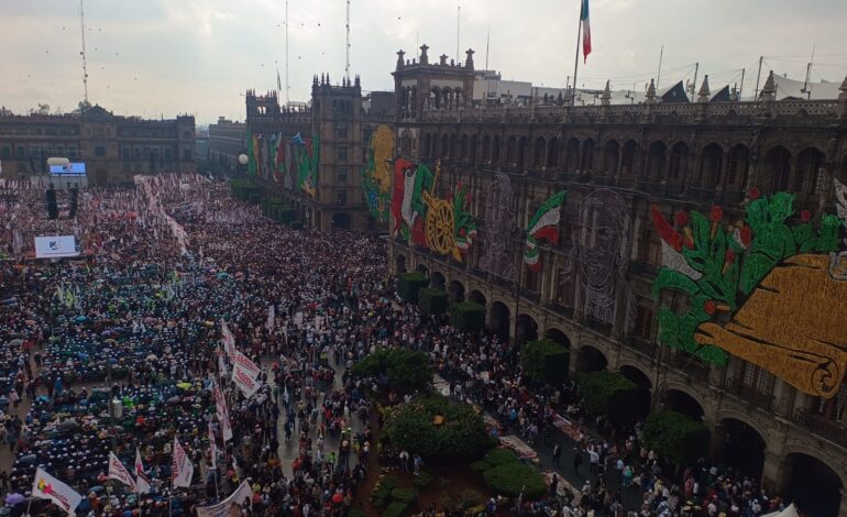Acuden miles al Zócalo para escuhar a Sheinbaum