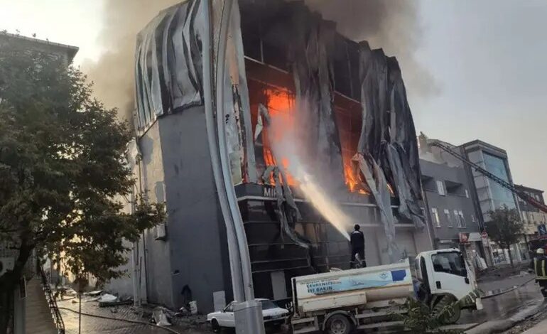Incendio en un depósito de perfumes en Turquía deja al menos 6 muertos Borrador automático