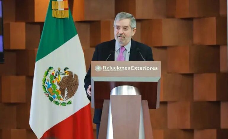 Juan Ramón de la Fuente defiende figura de asilo diplomático como derecho irrenunciable