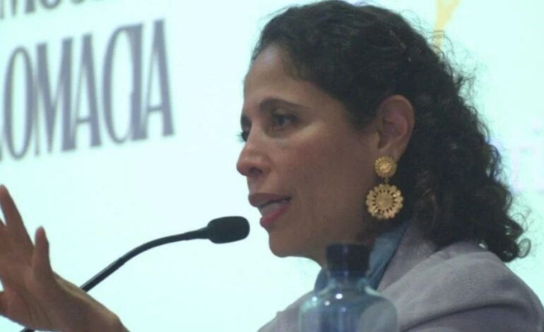 Ruptura diplomática: abandona Perú la encargada de la embajada de México, Karla Ornelas