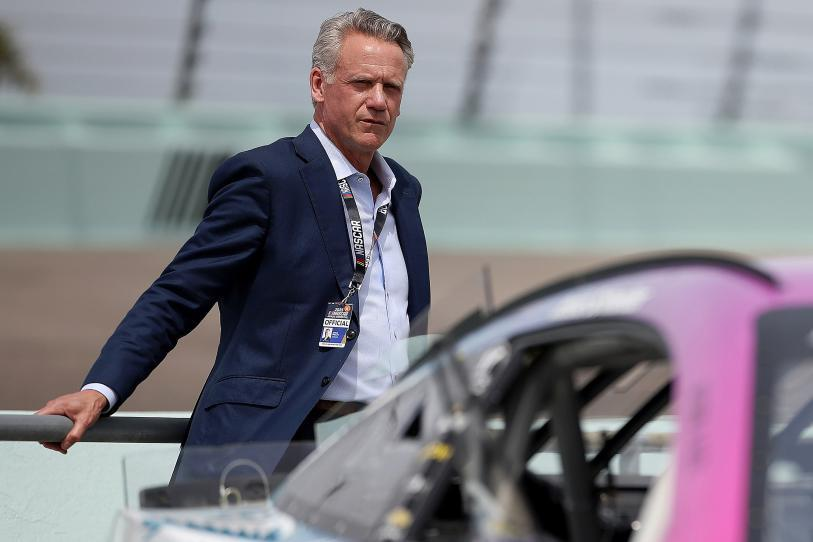 Renuncia Steve Phelps, comisionado de NASCAR