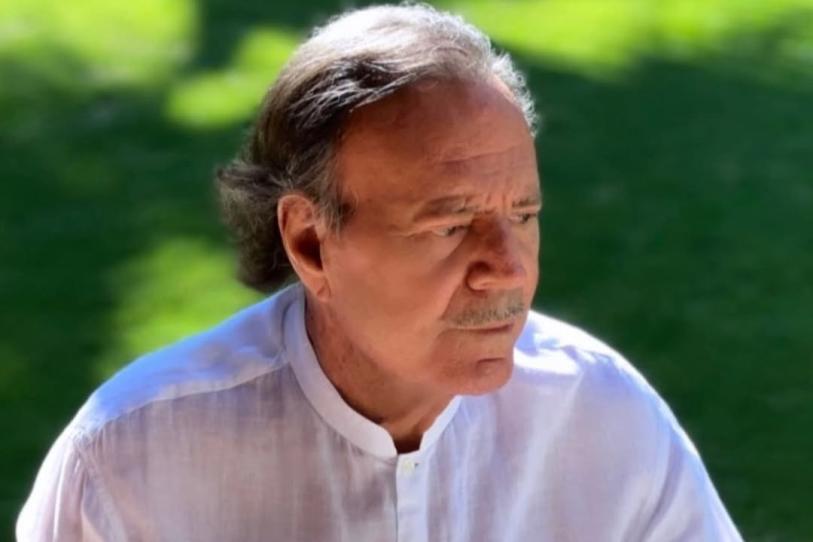 Julio Iglesias es investigado por irregularidades en las visas de sus empleados