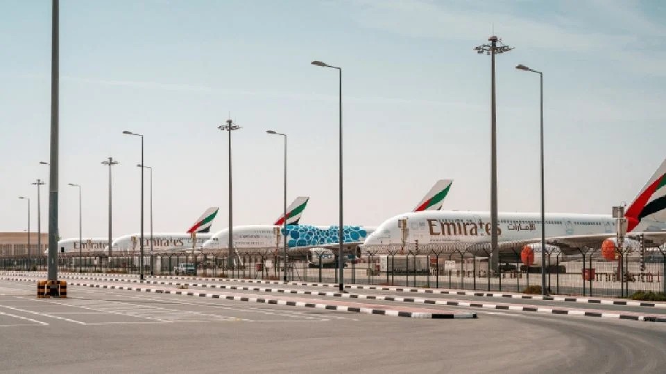 Caos en aeropuertos: suspenden vuelos en todo Medio Oriente tras ataques contra Irán